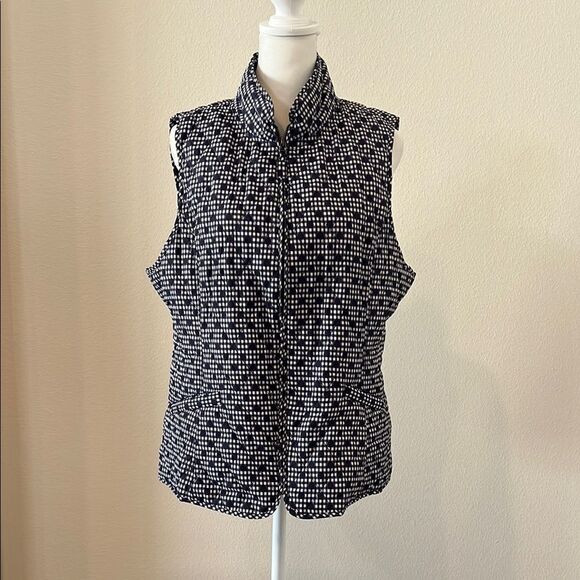 Talbots Navy and White Sleeveless Blouse - Picture 1 of 6